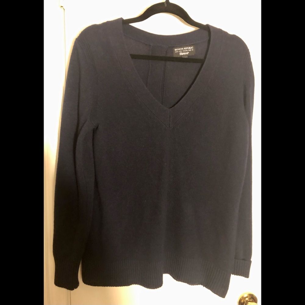 Banana Republic Navy Sweater with buttons on the back, Size XL